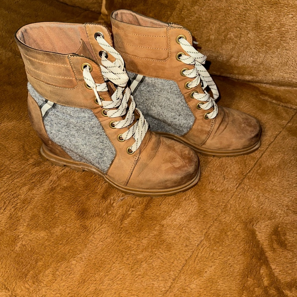 Sorel Women's Lace-Up Boots in Brown and Gray